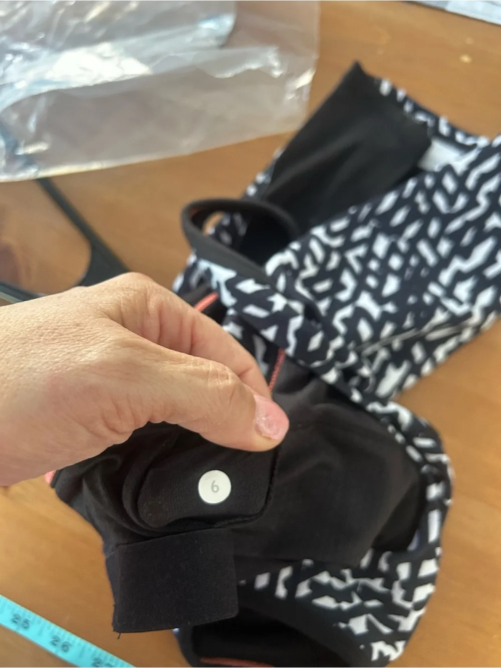 Lululemon crossback tank top black white mesh cutout Size 6
